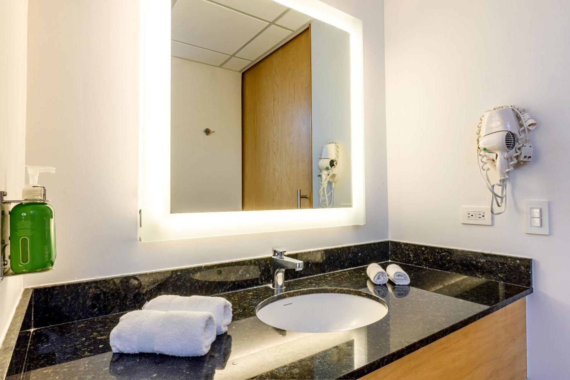 Holiday Inn Express Managua By Ihg Zewnętrze zdjęcie
